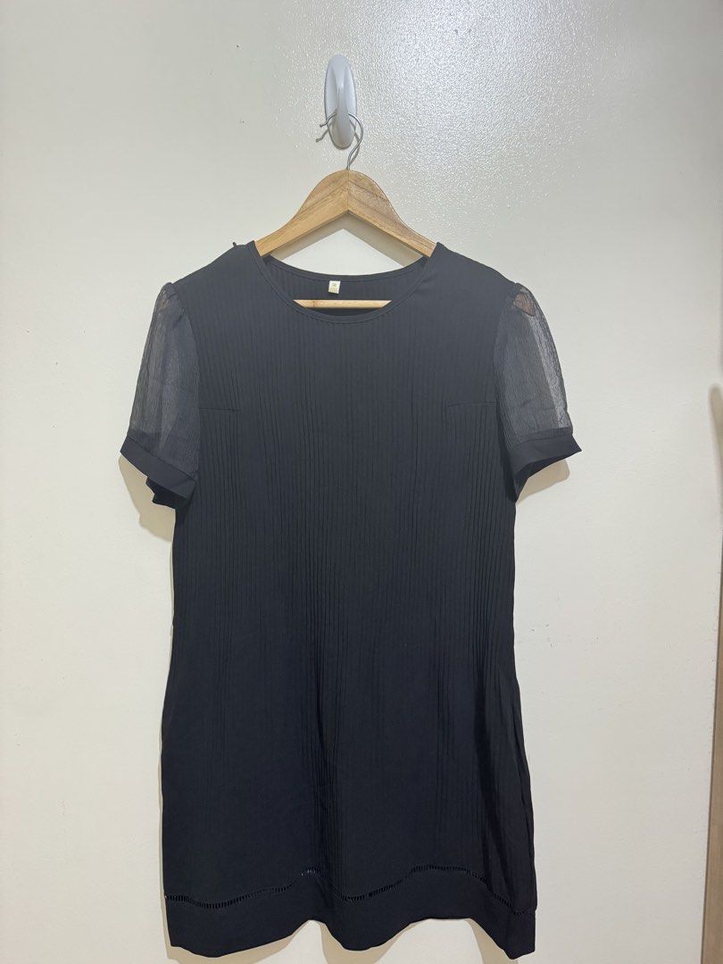 Black Dress with Sheer Sleeves (Category: Dresses) located in Mandaluyong City. Submitted by riaria03 (Listing ID 1435151845, Image 1). Description: - Black dress - Round neckline - Short sleeves with sheer fabric - Ribbed texture - Subtle hem design - Perfect for formal/semi-formal occasions 📍Please note that actual colors may slightly vary due to lighting and camera effects. ✅ Items are either preloved or brand new. Please manage your expectat
