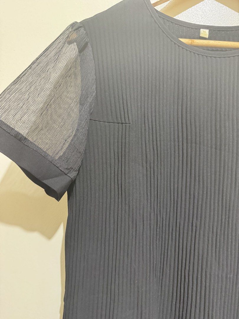 Black Dress with Sheer Sleeves (Category: Dresses) located in Mandaluyong City. Submitted by riaria03 (Listing ID 1435151845, Image 2). Description: - Black dress - Round neckline - Short sleeves with sheer fabric - Ribbed texture - Subtle hem design - Perfect for formal/semi-formal occasions 📍Please note that actual colors may slightly vary due to lighting and camera effects. ✅ Items are either preloved or brand new. Please manage your expectat