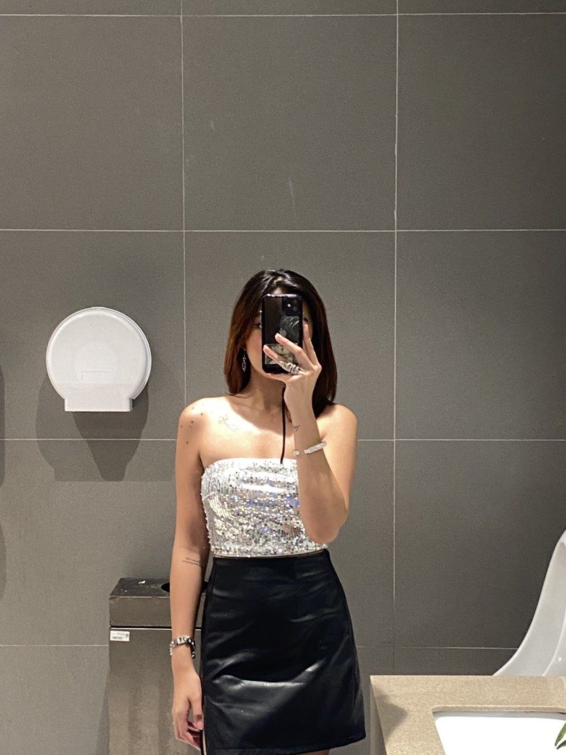 Black Leather Mini Skirt (Category: Skirts) located in Makati City. Submitted by misisellis (Listing ID 1435107330, Image 1). Description: - Black faux leather mini skirt - High-waisted design - Features a stylish front slit - Convenient back zipper closure - Perfect for various outfits - dress it up or down!.