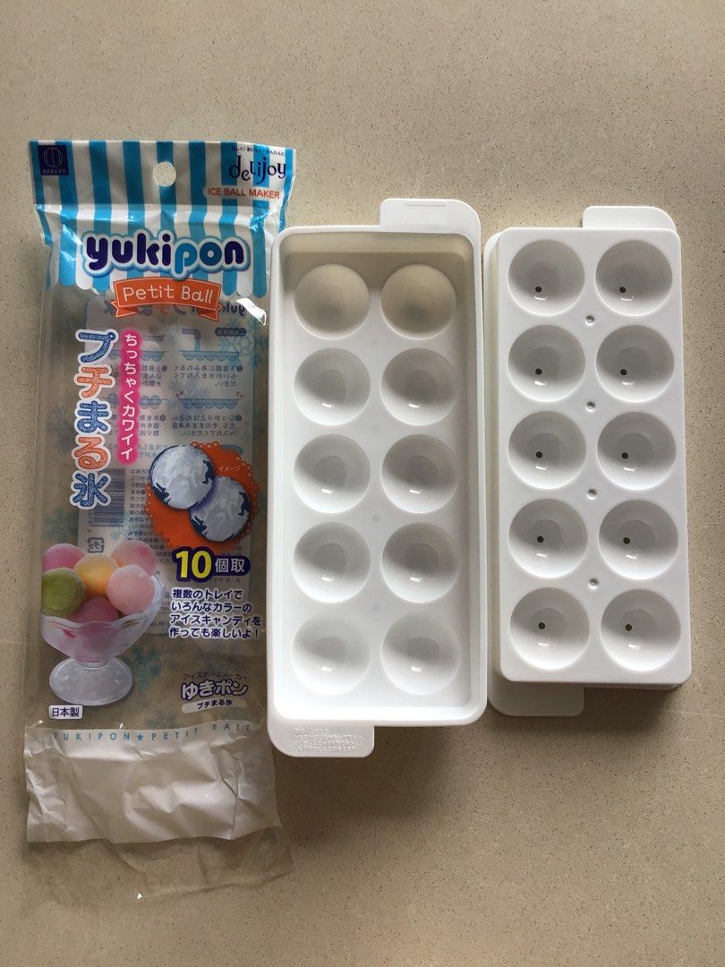 BN Hello Kitty & Yukipon Ice Cube Trays440176752428984323