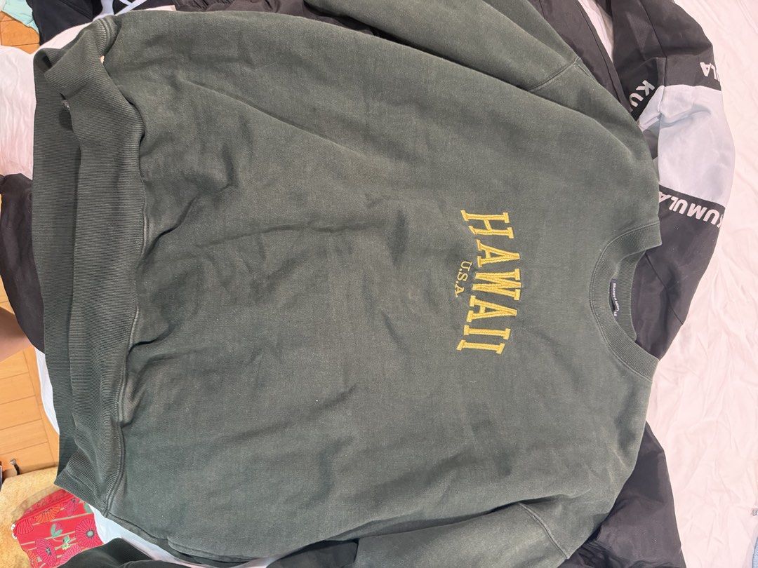 Brandy Melville Hawaii Sweatshirt (Category: Longsleeves) located in Makati City. Submitted by _saleph_ (Listing ID 1435078874, Image 1). Description: - Brand: Brandy Melville - Design: "Hawaii U.S.A." print - Color: Dark green with gold lettering - Style: Crew neck sweatshirt - Fit: Relaxed - Sleeves: Long.