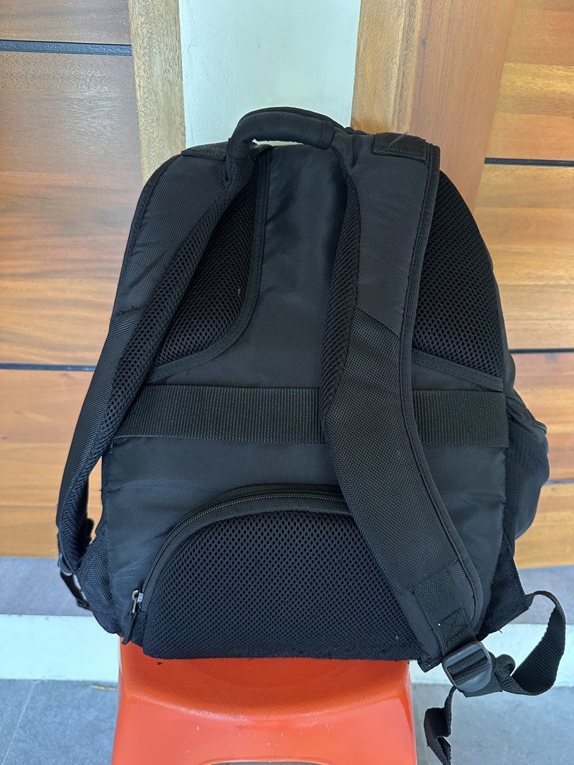 Case Logic Black Backpack with padded sleeve for laptop (Category: Backpacks) located in Caloocan City. Submitted by kween.of.decluttering (Listing ID 1435013210, Image 2). Description: - Durable Case Logic backpack - Color: Black and gray - Multiple zippered compartments - Front pocket for easy access - Main compartment for storage - Padded straps for comfort - Mesh back panel for breathability - Top handle for carrying - Ideal for everyday use 