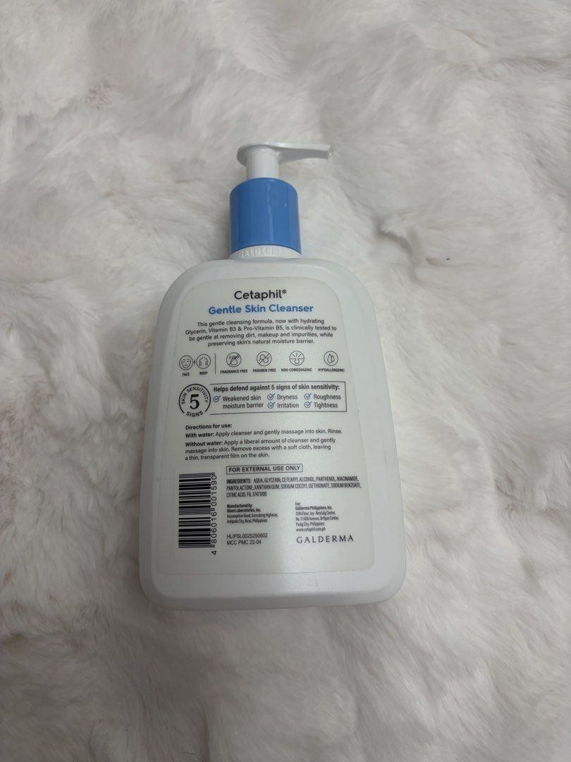 Cetaphil Gentle Skin Cleanser 473ml (Category: Face Care) located in Manila. Submitted by dermcare101 (Listing ID 1435014217, Image 2). Description: - Cetaphil Gentle Skin Cleanser (473ml) for all skin types. - Hydrates and cleanses. - Soothes and replenishes skin's moisture. - Defends against 5 signs of skin sensitivity: dryness, irritation, roughness, tightness, and a weakened skin moisture barrier. - Contains hydrating glycerin, Vitamin B3 & P