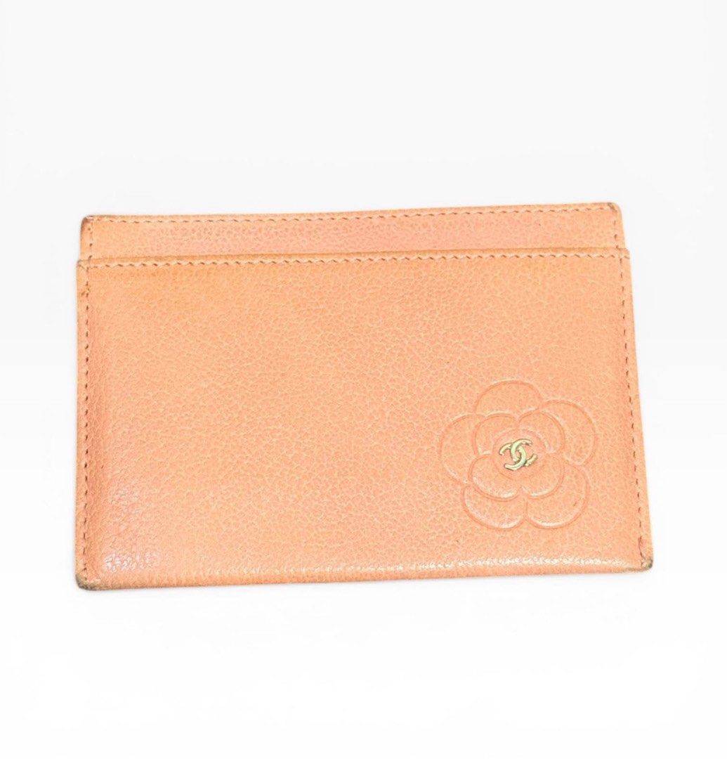 Chanel Camelia Card Holder (Category: Luxury Bags & Wallets) located in Antipolo. Submitted by leauthenticite2022 (Listing ID 1435128524, Image 1). Description: Camellia Card Holder Lightly Used Condition *Rubs on corners, otherwise good condition P9,000 only!.