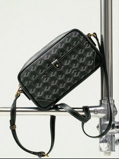 (Category: ) located in . Submitted by Authentic_Newnpreloved (Listing ID 1435114064, Image 1). Description: .