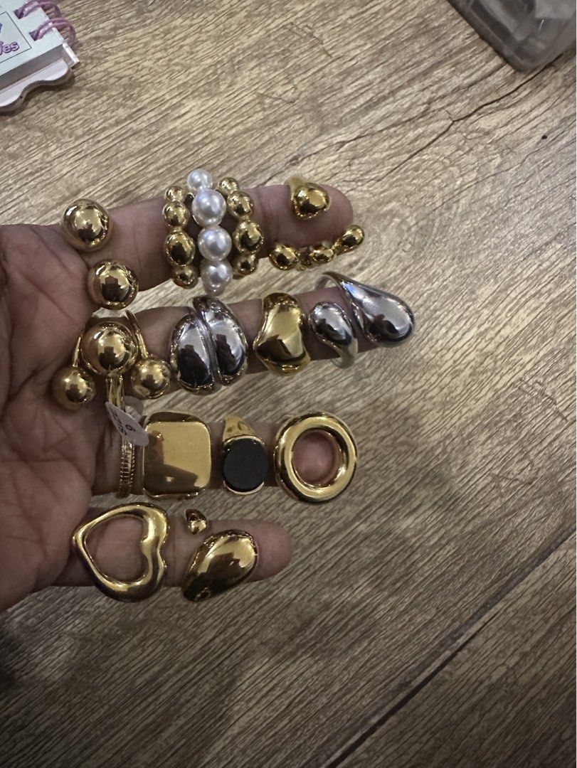 Chunky ring (Category: Rings) located in Makati City. Submitted by Musthevs (Listing ID 1377321694, Image 2). Description: Stainless.