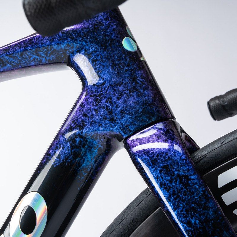 Colnago V5RS Frameset - STBU | CC01 Integrated Bar | Bundle Build options available | Enve SES | Scope Artech | Syncros Capital SL | Shimano Di2 | SRAM Axs (Category: Bicycles) located in Singapore. Submitted by echocycling (Listing ID 1435061708, Image 2). Description: 📌 Options & Pricing • Frameset only: $8,200.00 • Frameset + Colnago CC.01 Integrated Bar: $9,200.00 ✔ Authentic Colnago unit ✔ NFC tag verification supported ⸻ 🔧 Build Options ✔