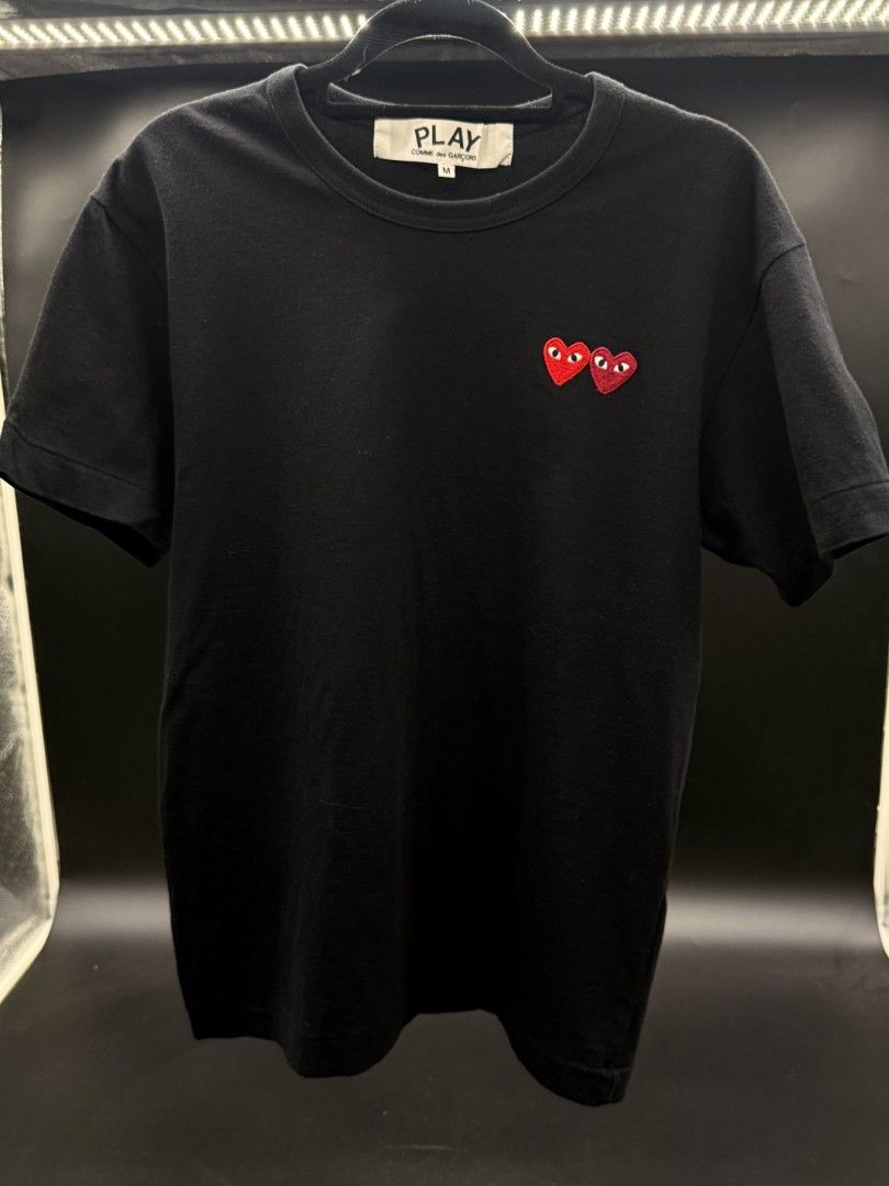 Comme des Garcons Play Black T-shirt (Category: Tshirts & Polo Shirts ) located in Quezon City. Submitted by opulist (Listing ID 1435025697, Image 1). Description: - 100% AUTHENTIC Comme des Garcons Play T-shirt - STORE BOUGHT NOT THRIFTED - Size: M WIDTH 19in LENGTH 25in SHOULDER 18in.