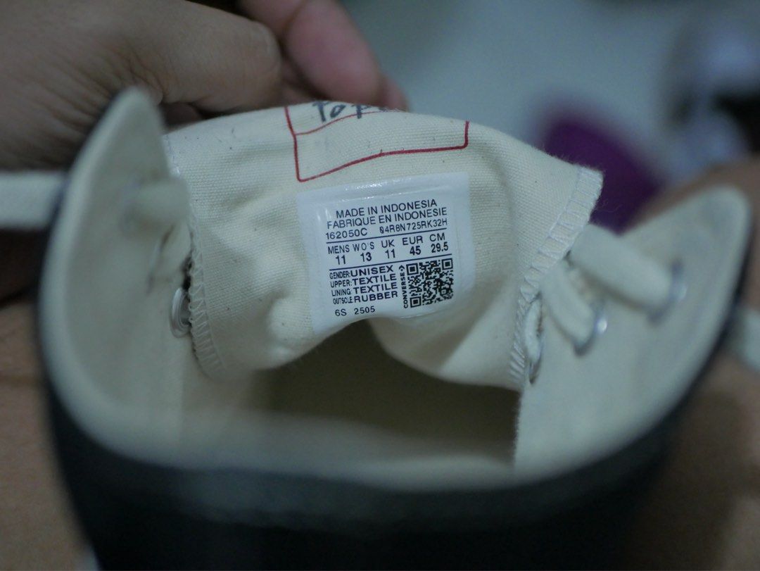 Converse Chuck 70 High Top (Category: Sneakers) located in Quezon City. Submitted by polgas_silog (Listing ID 1435150980, Image 3). Description: US11 In very good condition Used 5x.