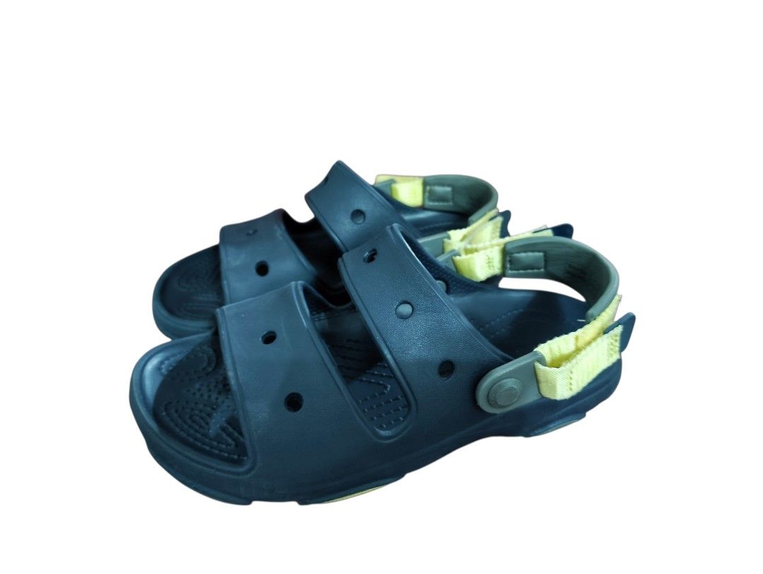 Crocs All Terrain size J3 (Category: Babies & Kids Fashion) located in Pasig City. Submitted by angelesjeffrey0213 (Listing ID 1435119128, Image 3). Description: - Authentic Crocs All Terrain - size J3 - Adjustable straps for a custom fit - Comfortable Crocs footbed - In excellent condition - Selling for 699. Negotiable to sure buyer.