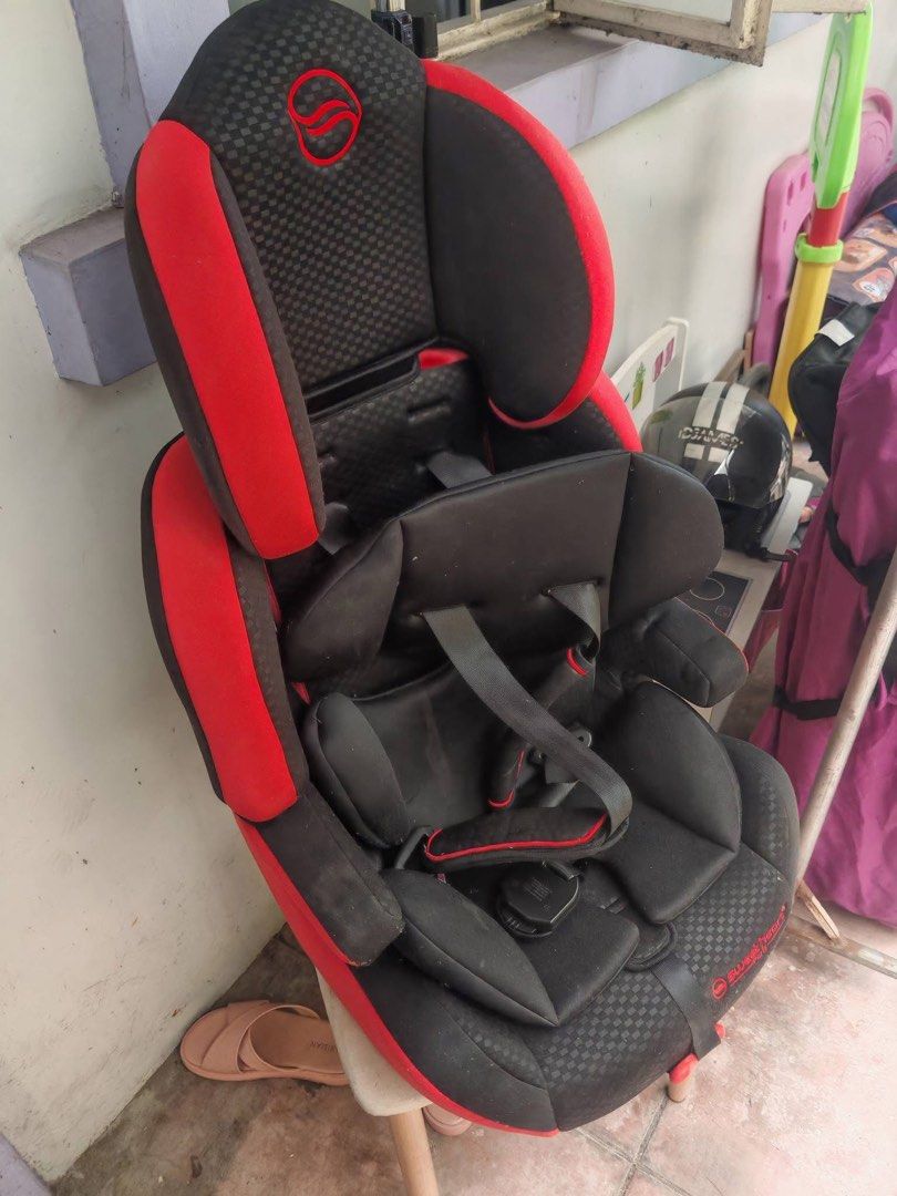 Cybex Car Seat - Red and Black (Category: Car Seats) located in Marikina City. Submitted by shuicarts (Listing ID 1435159956, Image 1). Description: - Cybex car seat - Red and black color scheme - Headrest included - Integrated harness system - Well-padded for comfort - Designed for vehicle installation - Sleek design.