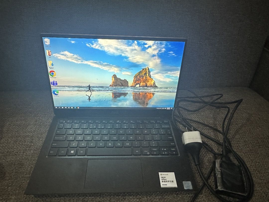 Dell Laptop (Category: Laptops & Notebooks) located in Lipa City. Submitted by leelumbancastro (Listing ID 1435022899, Image 3). Description: ✅ Dell XPS 13 9380 (2019) ✅ Intel Core i7 ✅ 16 GB RAM ✅ 512 GB SSD ✅ Non-touchscreen ✅ comes with charger and laptop bag ✅ But all is working very well ⭕️ visible, sticker marks and some scratches .