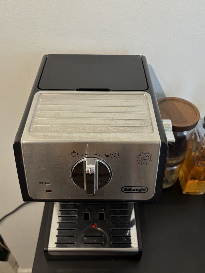 DELONGHI Espresso Machine (Category: Coffee Machines & Makers) located in Quezon City. Submitted by nixxxxft (Listing ID 1435054991, Image 3). Description: 🤍 Item Details Brand: Delonghi Item: Espresso Machine Check Anson’s listing for more details: https://ansons.ph/product/delonghi-ecp-35-31-pump-espresso-coffee-machines/ Includes: Machine Portafilter and single and double basket Tamper Manual 🤍 Price Date Purchased: June 2025 (less than 1 ye
