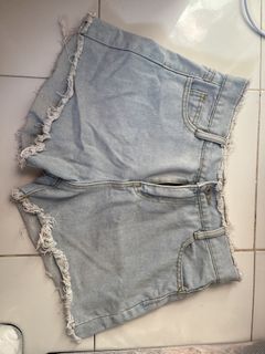 (Category: ) located in . Submitted by heavendeclutter (Listing ID 1435011945, Image 1). Description: .