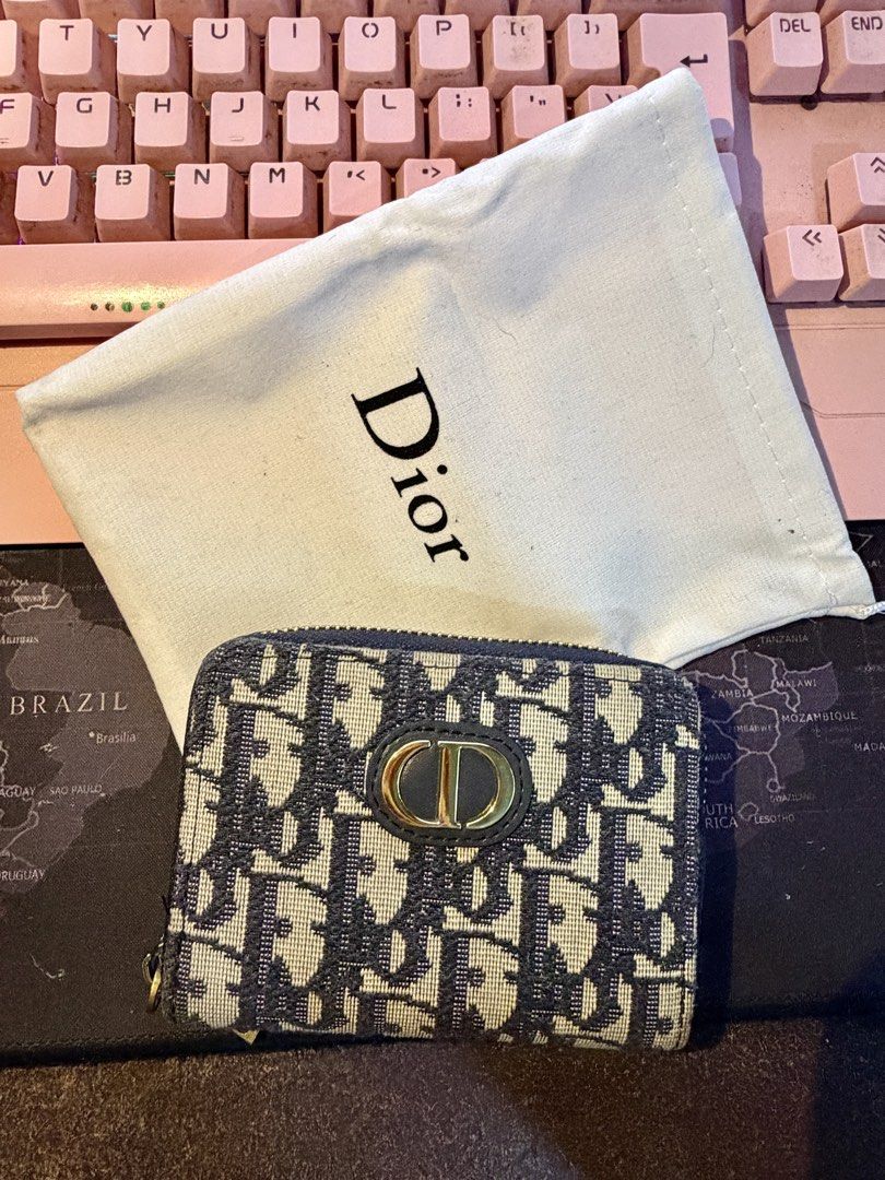 Dior Oblique Canvas Zip Wallet (Category: Luxury Bags & Wallets) located in Binangonan. Submitted by joizeeful (Listing ID 1435170364, Image 2). Description: - Dior zip wallet - Iconic Oblique canvas - Gold-tone CD logo - Matching zipper - Includes dust bag - Multiple card slots - Zippered compartment - Dior logo engraved on zipper pull .