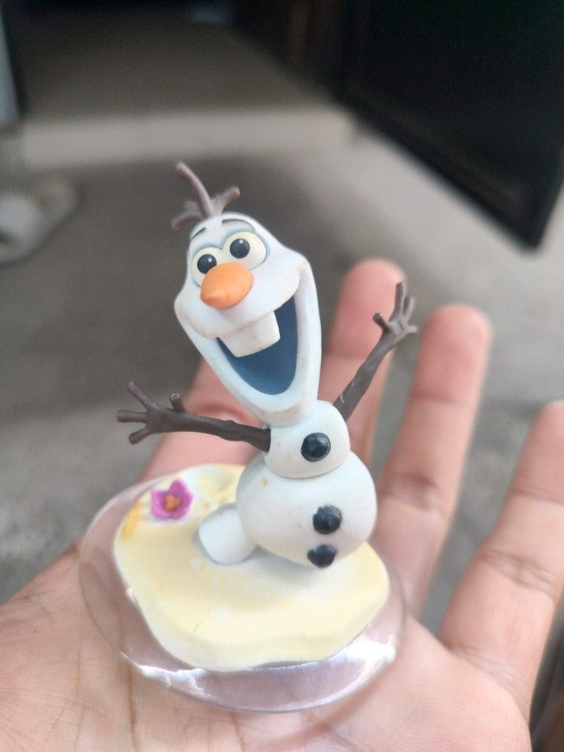 Disney Infinity Frozen Figures (Category: Figurines & Statues) located in Plaridel. Submitted by klayskolektibols (Listing ID 1435043482, Image 1). Description: - Set of 3 Disney Infinity figures - Features Olaf, Elsa, and Anna from Frozen - Each figure on a clear base - Made of plastic with vibrant colors - Detailed character designs.