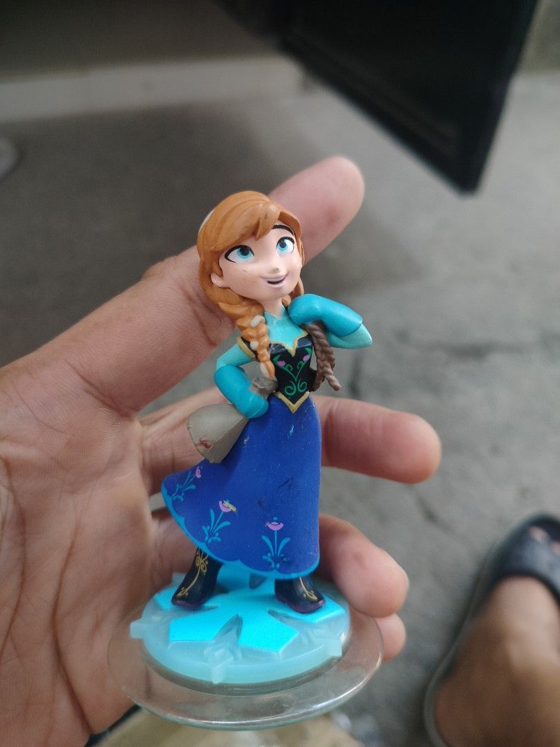 Disney Infinity Frozen Figures (Category: Figurines & Statues) located in Plaridel. Submitted by klayskolektibols (Listing ID 1435043482, Image 3). Description: - Set of 3 Disney Infinity figures - Features Olaf, Elsa, and Anna from Frozen - Each figure on a clear base - Made of plastic with vibrant colors - Detailed character designs.