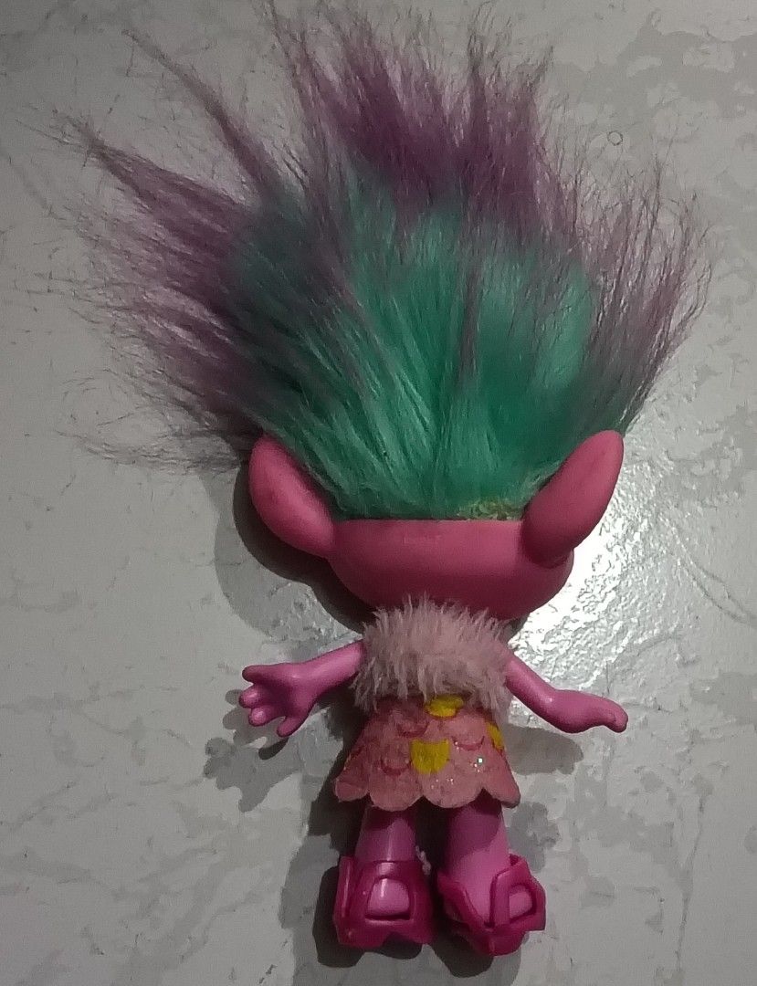 Dreamworks Trolls Pink Doll Hasbro B6563 (Category: Figurines & Statues) located in Caloocan City. Submitted by rosanavill83171 (Listing ID 1435105789, Image 2). Description: DreamWorks Trolls Pink Doll Hasbro #B6563. 7” tall please see photos for condition.