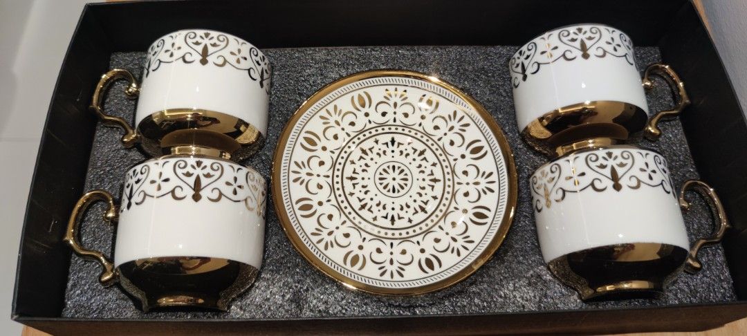 Elegant Gold Trim Tea Cup Set440661489757736960