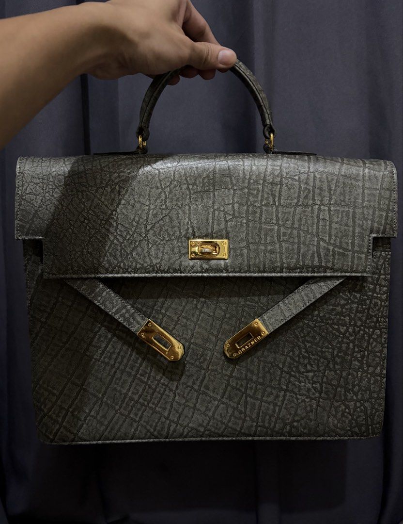 Elephant leather Kelly Depeches Document Bag (Category: Luxury Bags & Wallets) located in Munoz. Submitted by lolongs (Listing ID 1435070059, Image 3). Description: - Elephant Leather - Kelly Depeches - Exotic skin - Kasya Macbook Air 15 - Smooth finished - Very good used condition - With lock and key - Slightly negotiable but NO to lowballing .