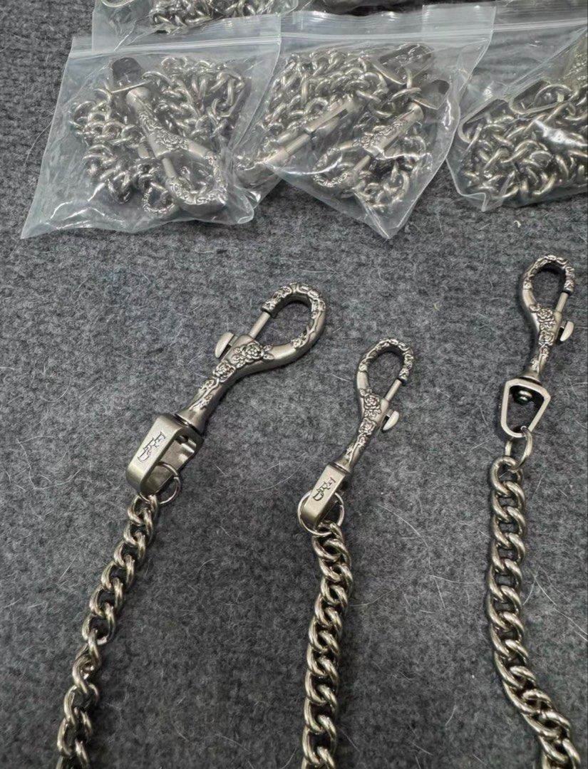 ERD Rosed Carved Pants Chain (Category: Luxury Accessories) located in Manila. Submitted by closett_plug (Listing ID 1434998308, Image 2). Description: 65cm - Pre-order 7-10 Days ETA ( consolidated box) - 50% deposit required - I get these from overseas, strictly no cancellation, return & refund - Refrain from chatting if you have doubts, let’s not waste each other’s time - Joy mine / offers will be BLOCKED MOP: GCash, CIMB MOD: Lalamove, Flash E