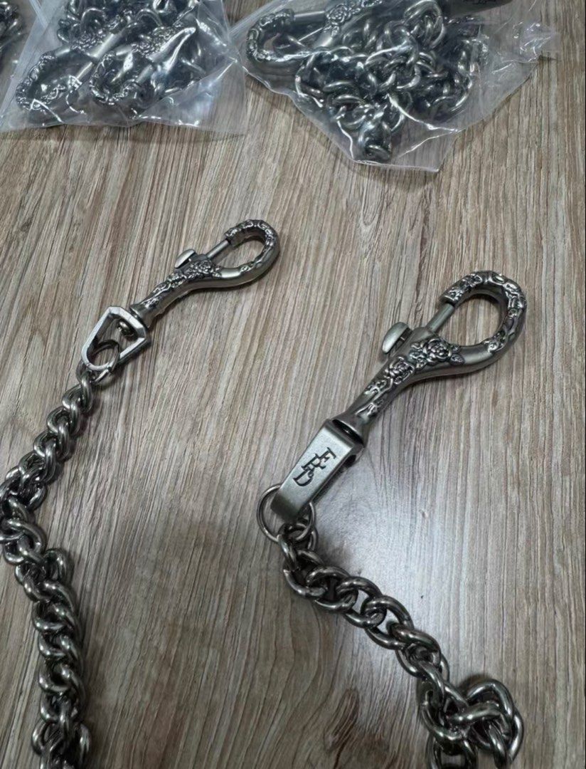 ERD Rosed Carved Pants Chain (Category: Luxury Accessories) located in Manila. Submitted by closett_plug (Listing ID 1434998308, Image 3). Description: 65cm - Pre-order 7-10 Days ETA ( consolidated box) - 50% deposit required - I get these from overseas, strictly no cancellation, return & refund - Refrain from chatting if you have doubts, let’s not waste each other’s time - Joy mine / offers will be BLOCKED MOP: GCash, CIMB MOD: Lalamove, Flash E