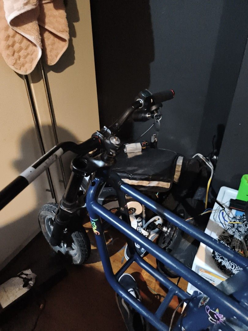 Fiddo setup (Category: Everything Else) located in Singapore. Submitted by cosmiccloud_b6f8a1 (Listing ID 1435167771, Image 2). Description: - Fiddo with blue frame - Black handlebars - motor stock - No battery and controller - In working condition - Minor wear and tear - Great for kids and fun rides.