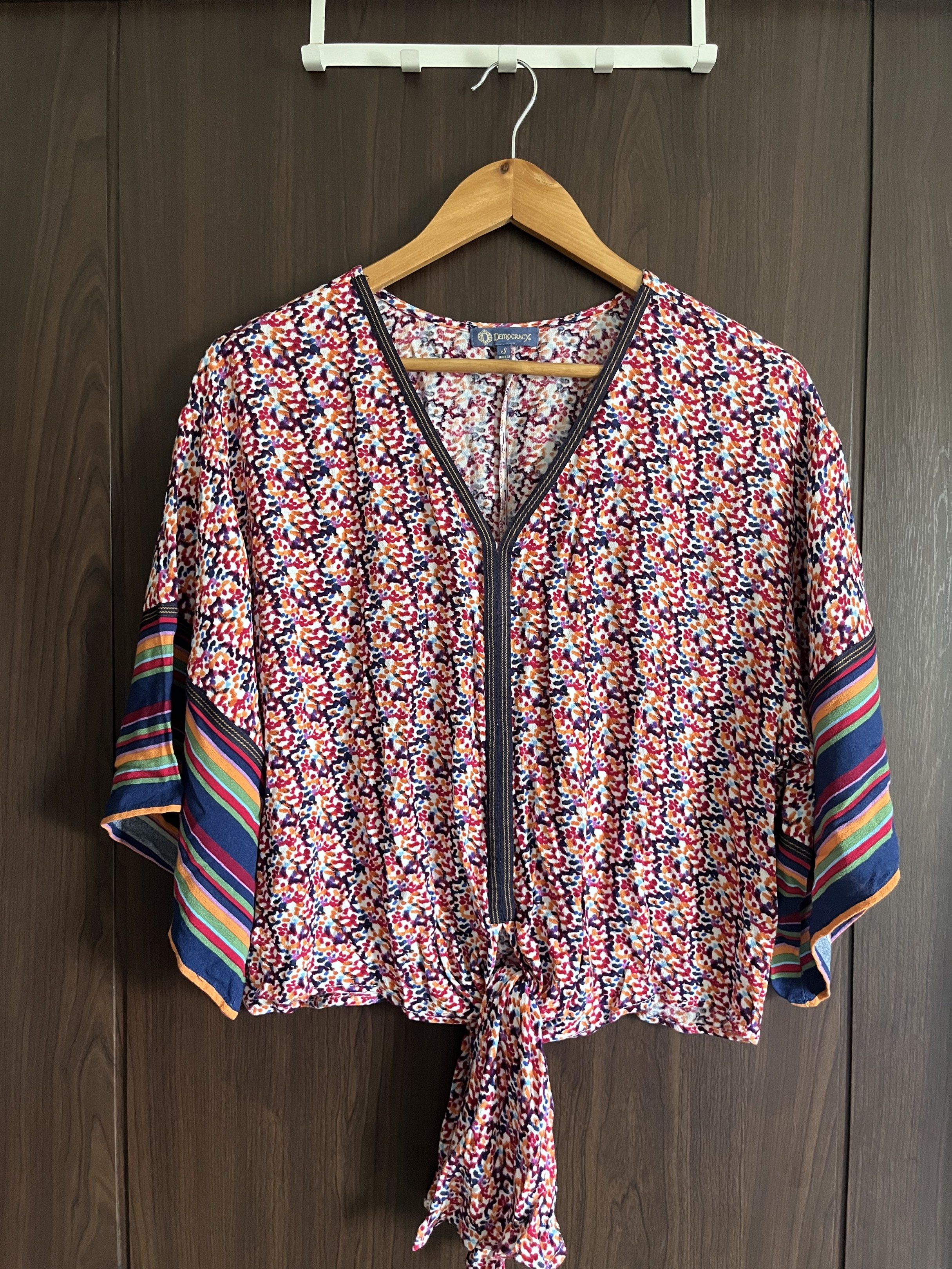 Floral top (Category: Blouses) located in Manila. Submitted by mentone (Listing ID 1435081915, Image 1). Description: Small in tag Chest 22” | Length 22” Payment BDO or GCash.