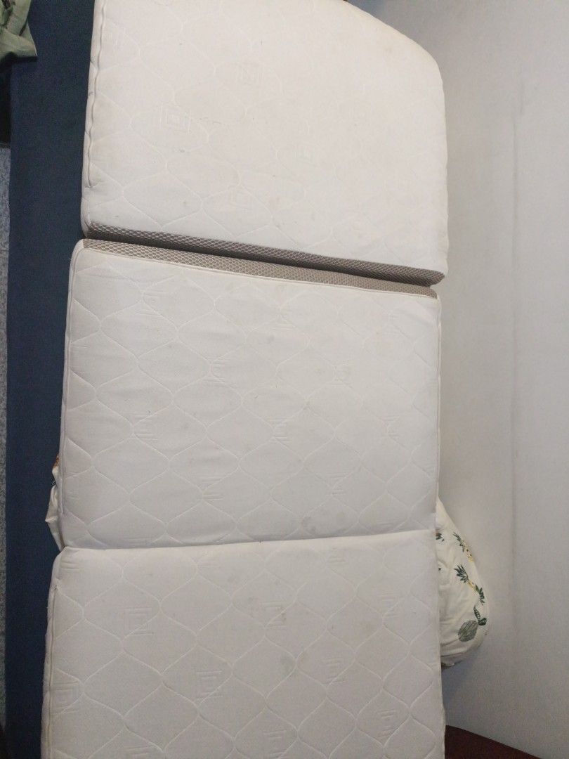Foldable single bed