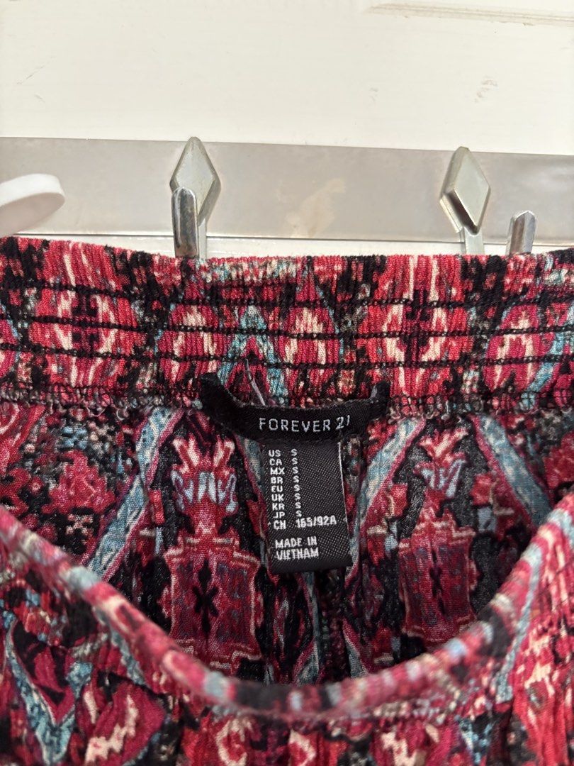 Forever 21 Printed Summer Shorts - Size S (Category: Shorts) located in Angeles City. Submitted by classictop (Listing ID 1435071159, Image 2). Description: - Forever 21 shorts - Size: S - Features: Elastic waistband - Fabric: Lightweight - Fit: Relaxed Really nice pattern.