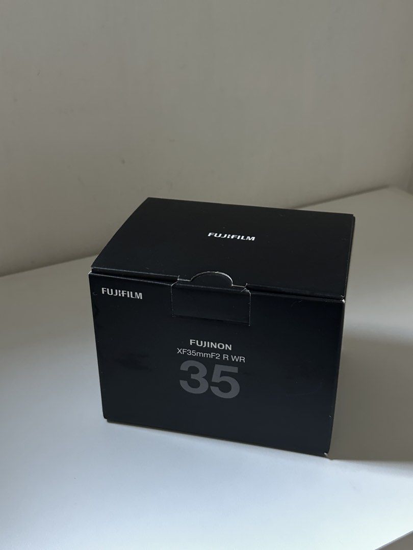 Fujinon XF35mmF2 R WR (Category: Lens & Kits) located in Manila. Submitted by r.ivrsn (Listing ID 1435029931, Image 1). Description: Fujifilm Fujinon XF35mmF2 R WR Package contents: •Interchangeable lens XF35mmF2 R WR •Lens wrapping cloth •Lens hood not included: •Lens cap other inclusions: •Kenko lens protector Rfs: •barely used. Condition: •Used - minimal scratches.