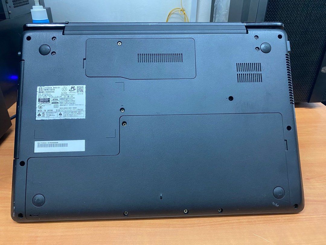 Fujitsu Laptop - Windows 10 Pro440596177114245126