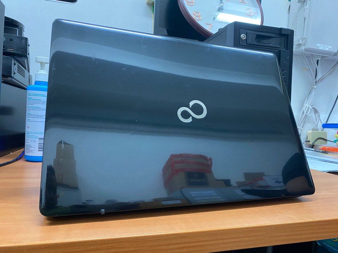 Fujitsu Laptop - Windows 10 Pro440596177114245121