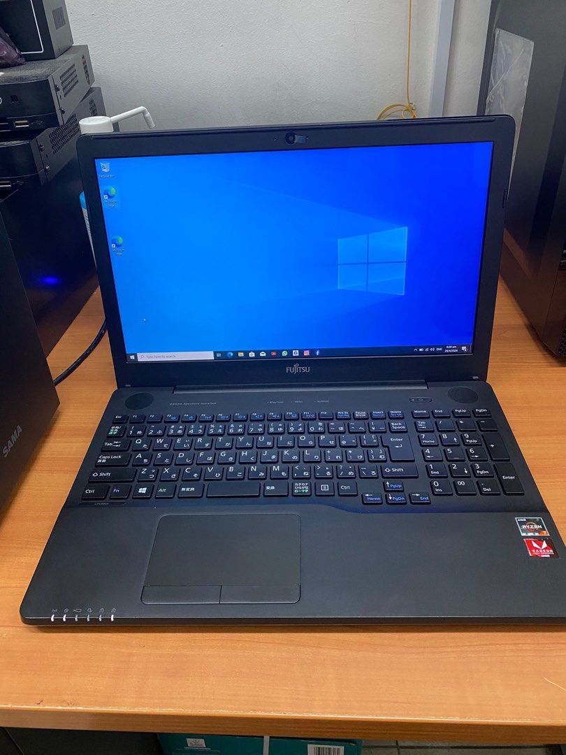 Fujitsu Laptop - Windows 10 Pro440596177114245120