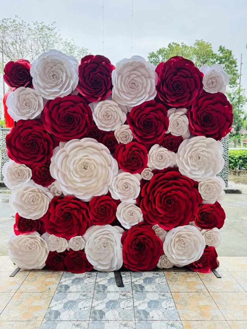 Giant Paper Flower Wall Backdrop (Category: Wall Decor) located in Quezon City. Submitted by kristinecarranza (Listing ID 1435046175, Image 1). Description: - Stunning giant paper flower backdrops. - Available in red, white, blue, pink, and multi-color. - Ideal for birthdays, weddings, and special events. - Adds a unique touch to photos and decor. - Easy to set up..