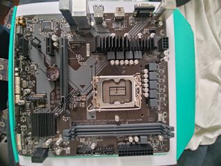 Gigabyte B760M DDR4448798372964618240