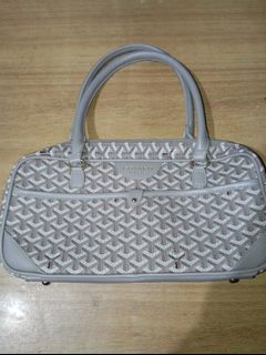(Category: ) located in . Submitted by thriftsmuntinlupa26 (Listing ID 1435157948, Image 1). Description: .
