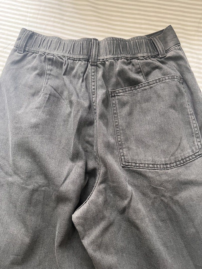 GU Wide Leg Pants with Belt - Gray (Category: Other Bottoms) located in Pasig City. Submitted by kit_cat (Listing ID 1435005141, Image 3). Description: - GU gray wide-leg pants - Size: L - Features: - Pleated front - Matching belt - Elastic waistband (back) - Fabric: Denim-like - Pockets: Two front, one back Note: never been used, just removed the tag for washing. Bought from a pasabuy service based in Japan. .