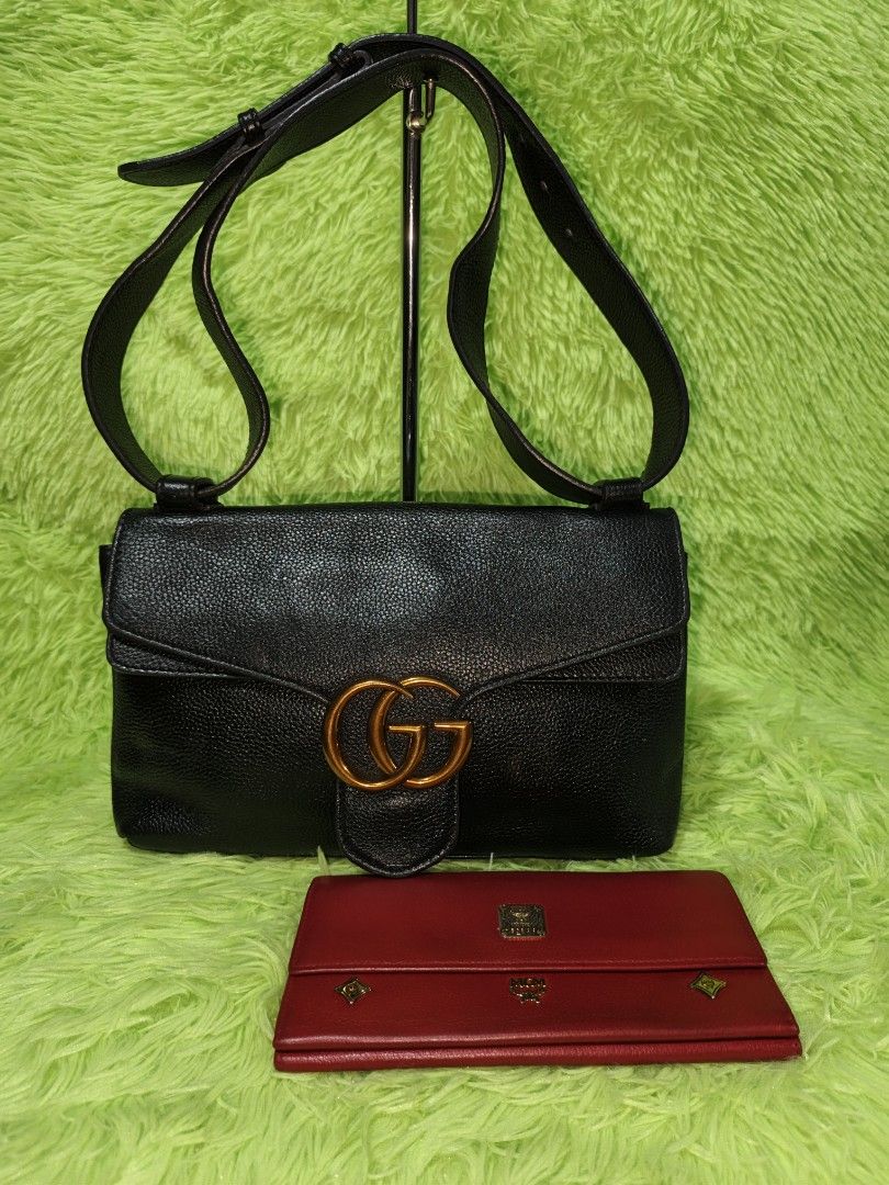 Gucci shoulder bag (Category: Luxury Bags & Wallets) located in Davao. Submitted by ukaystuff07 (Listing ID 1435165350, Image 1). Description: Preloved from Korean box >leather >medium size >coded >with etiketa > excellent condition.