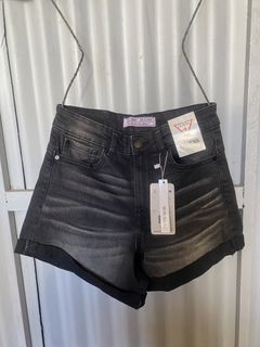 (Category: ) located in . Submitted by saveandstyleph (Listing ID 1435128662, Image 1). Description: .