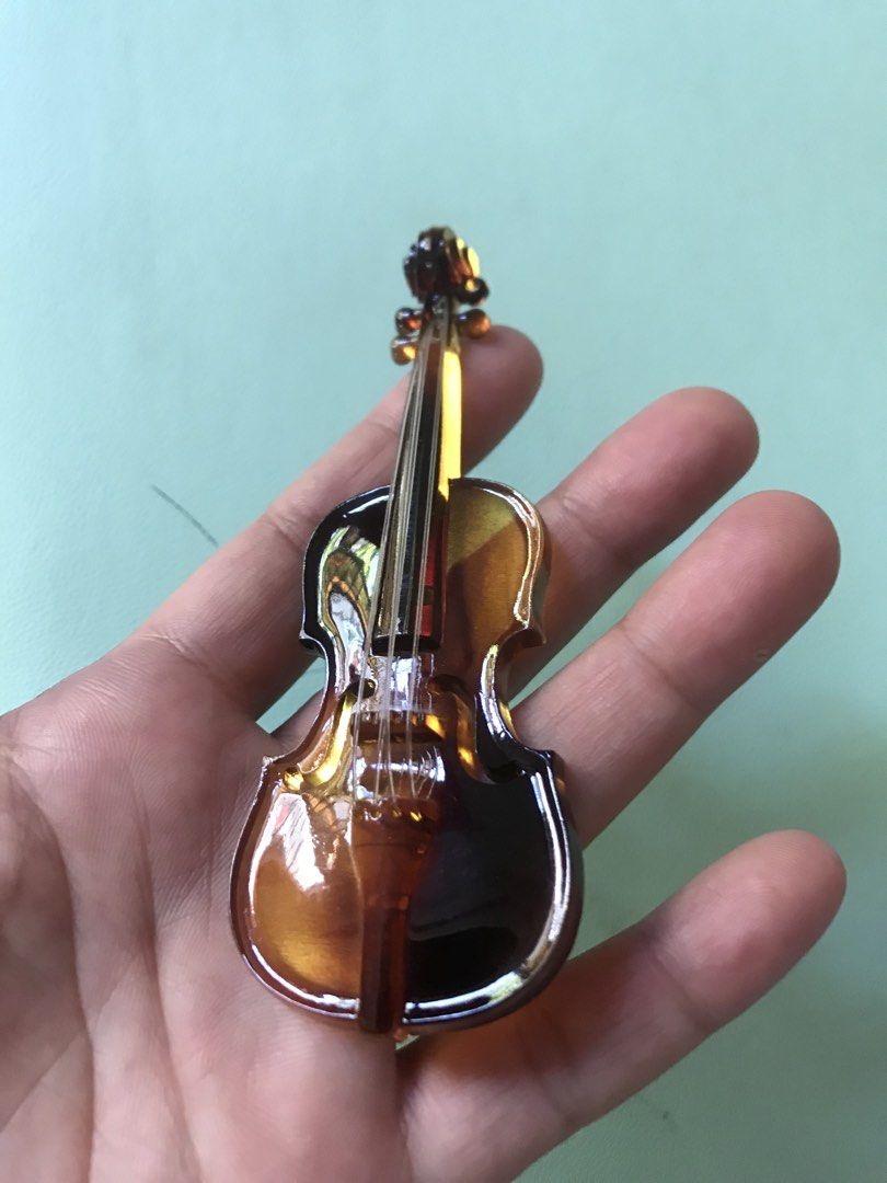 Guitar brooch Made in Japan (Category: Brooches) located in Tuguegarao City. Submitted by rox_onlineshop (Listing ID 1435044565, Image 2). Description: Oversized brooch Made in Japan.
