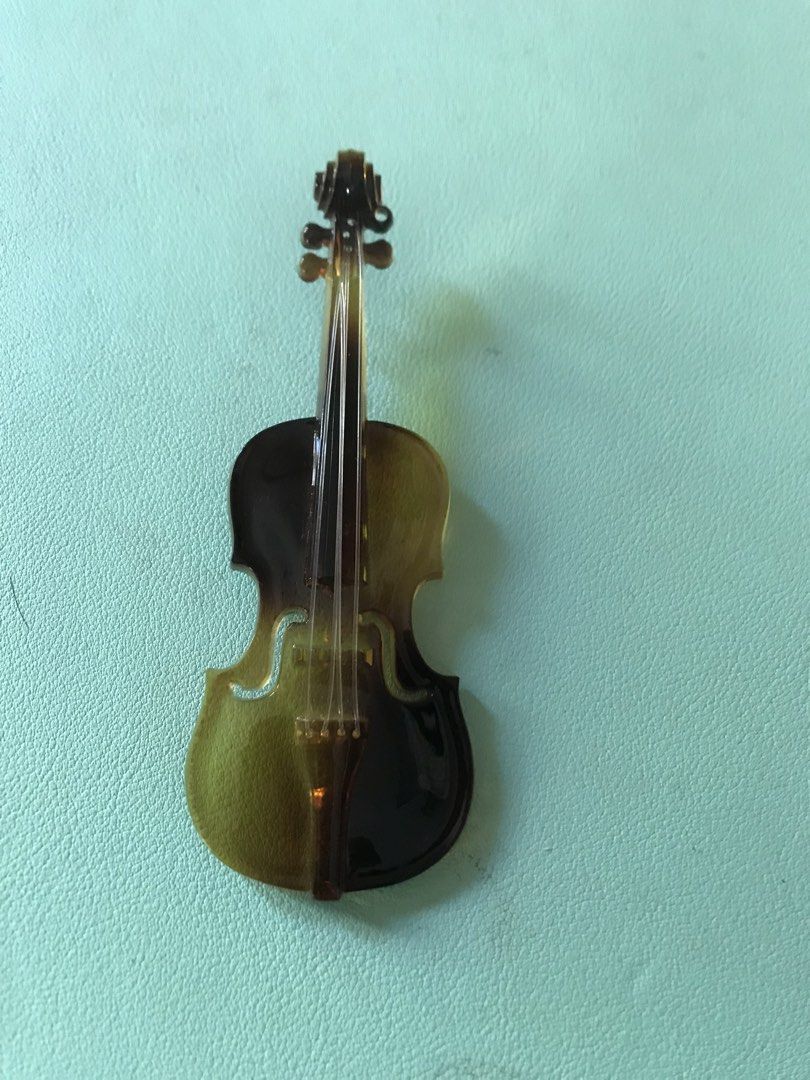 Guitar brooch Made in Japan (Category: Brooches) located in Tuguegarao City. Submitted by rox_onlineshop (Listing ID 1435044565, Image 1). Description: Oversized brooch Made in Japan.