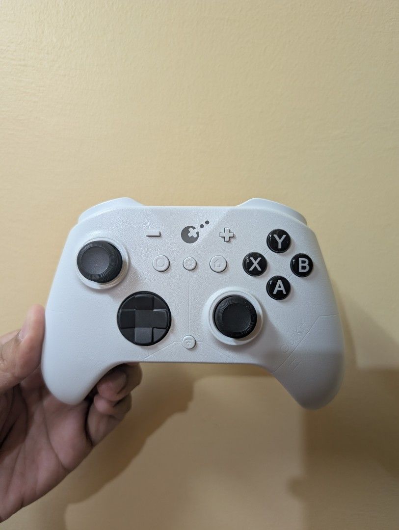 GuliKit ES PRO Wireless Controller (Category: Controllers) located in Quezon City. Submitted by unboxingtito (Listing ID 1435080580, Image 2). Description: Brand new and unused .