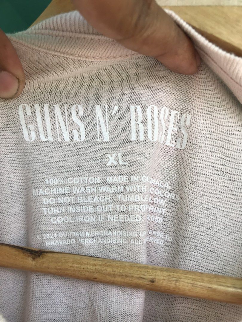 Guns N' Roses Graphic Tee XL (Category: Tshirts & Polo Shirts ) located in Manila. Submitted by zerimar01 (Listing ID 1435001159, Image 2). Description: - Guns N' Roses graphic tee - Color: Pink - Size: XL - Material: 100% Cotton - Design: Band logo with rose - Made in Guatemala - Measurements: 22 x 26.5 inches - Features: Machine washable - Licensed by: Bravado Merchandising.