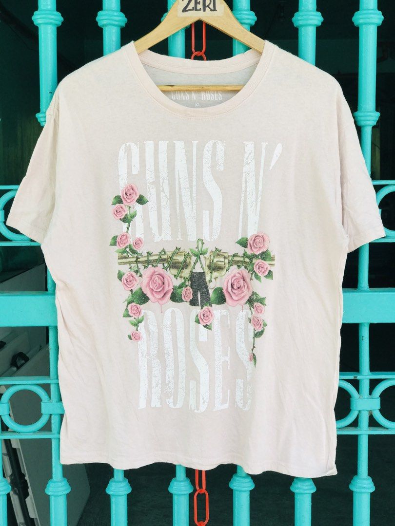 Guns N' Roses Graphic Tee XL (Category: Tshirts & Polo Shirts ) located in Manila. Submitted by zerimar01 (Listing ID 1435001159, Image 1). Description: - Guns N' Roses graphic tee - Color: Pink - Size: XL - Material: 100% Cotton - Design: Band logo with rose - Made in Guatemala - Measurements: 22 x 26.5 inches - Features: Machine washable - Licensed by: Bravado Merchandising.