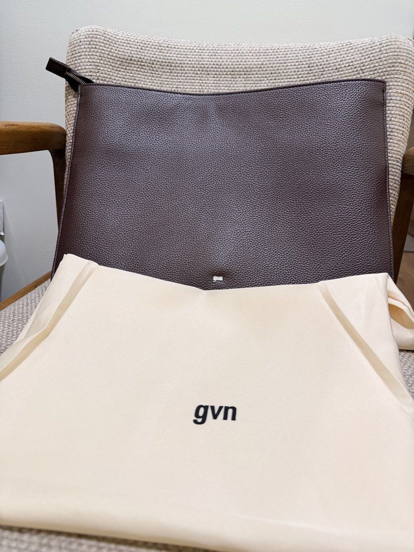 GVN Laptop Sleeve - Espresso (Category: Laptop Bags & Sleeves) located in Manila. Submitted by isaiahhhk (Listing ID 1435140113, Image 3). Description: GVN Medium Laptop Sleeve - Espresso 1,300php FIXED Brand New (Never been used) RFS: Wrong size Package arrived: Apr 29, 2026 ✅ Check photos for size and order details.