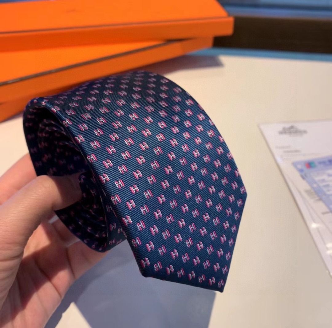 Hermes Men's Tie (Category: Ties) located in Pateros City. Submitted by zealmoon74 (Listing ID 1435027469, Image 3). Description: .