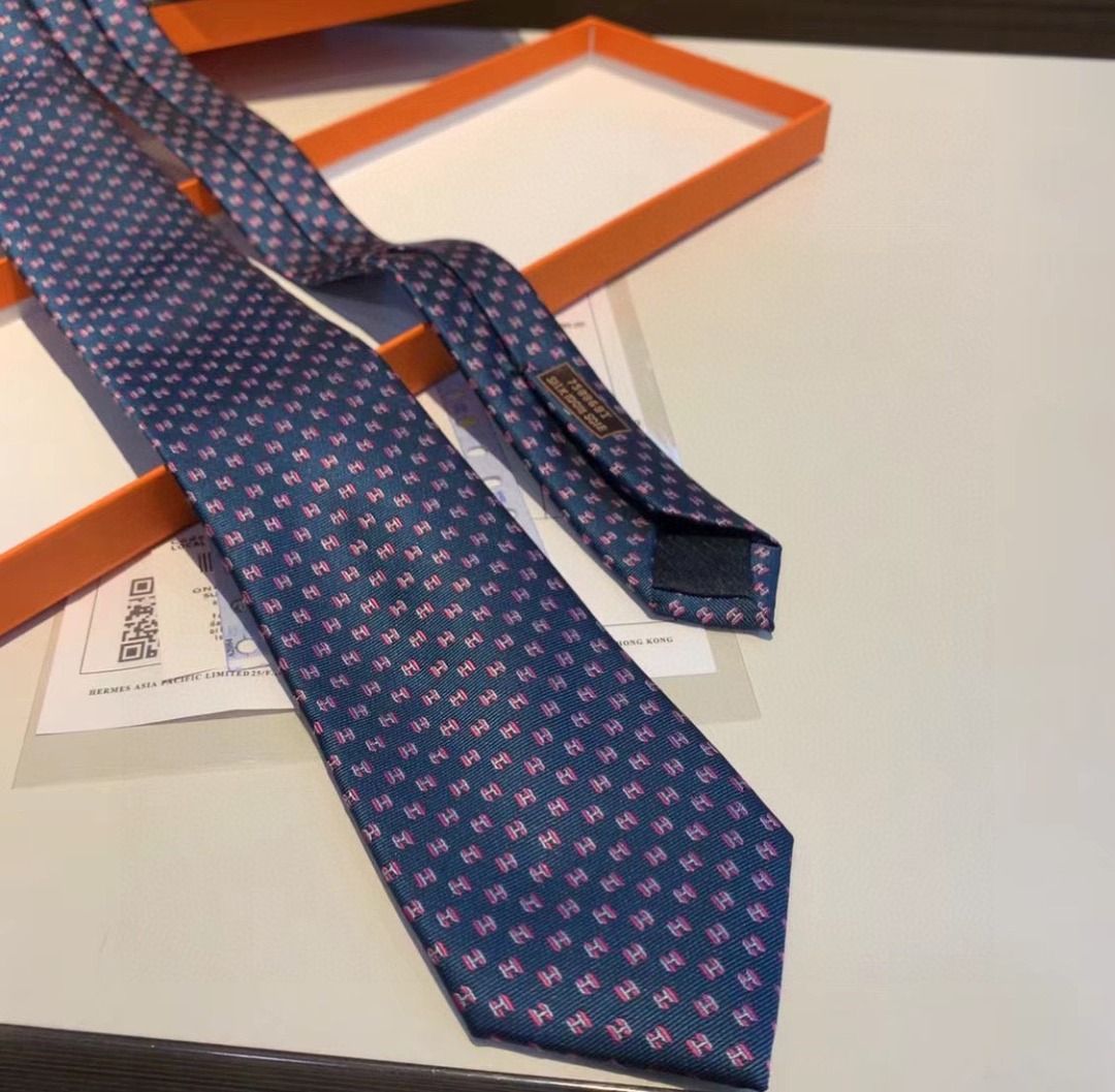 Hermes Men's Tie (Category: Ties) located in Pateros City. Submitted by zealmoon74 (Listing ID 1435027469, Image 2). Description: .