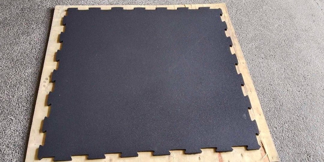 High density puzzle mat 1000mmx1000mmx1.5cm (Category: Exercise Mats) located in Valenzuela. Submitted by carlo_023 (Listing ID 1435014829, Image 1). Description: high density puzzle mat 100x100x1.5cm 1350 per piece.
