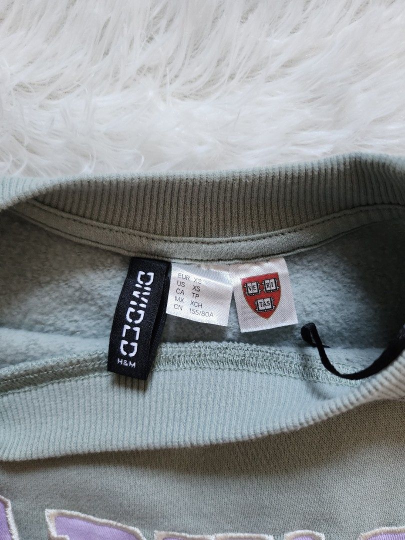 H&M Divided Harvard University Sweatshirt (Category: Coats, Jackets and Outerwear) located in Manila. Submitted by yelbee (Listing ID 1434999312, Image 3). Description: Never userd, just washed and stored it Can fit to Small.